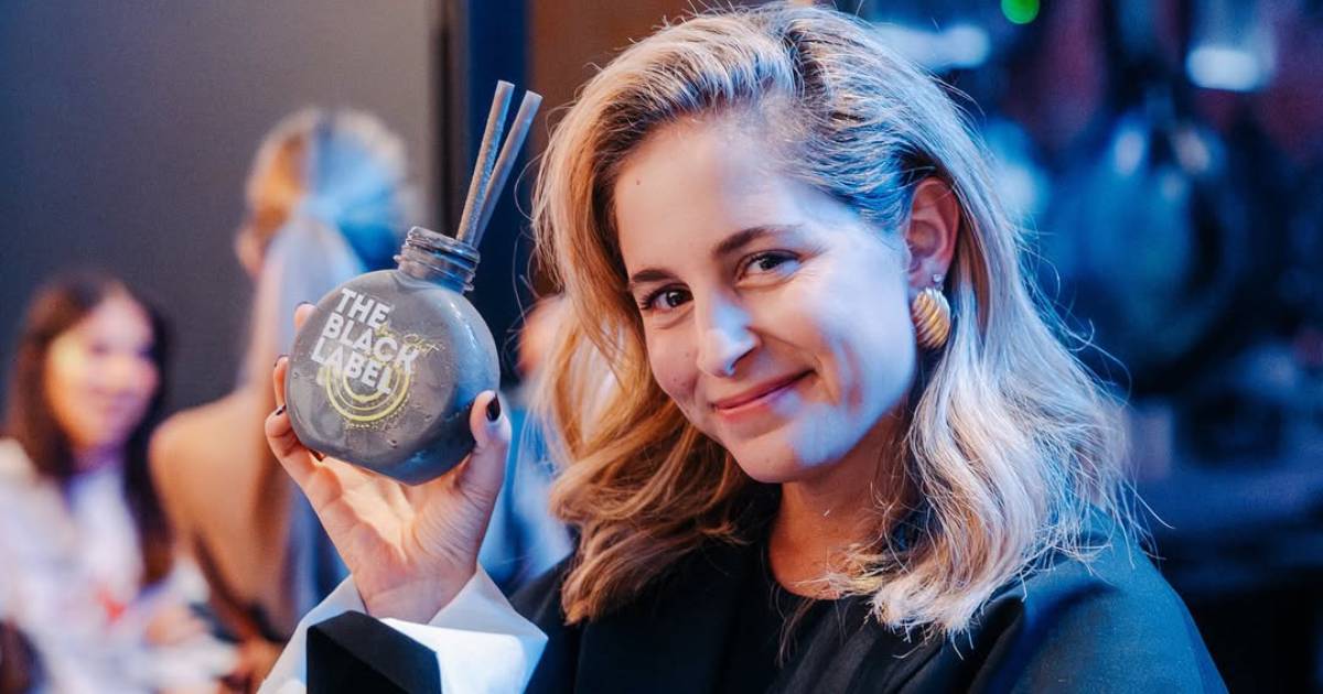 Μάρα Πετρίδη: Σου δείχνει πώς να συνδυάσεις το blazer με το bomber jacket